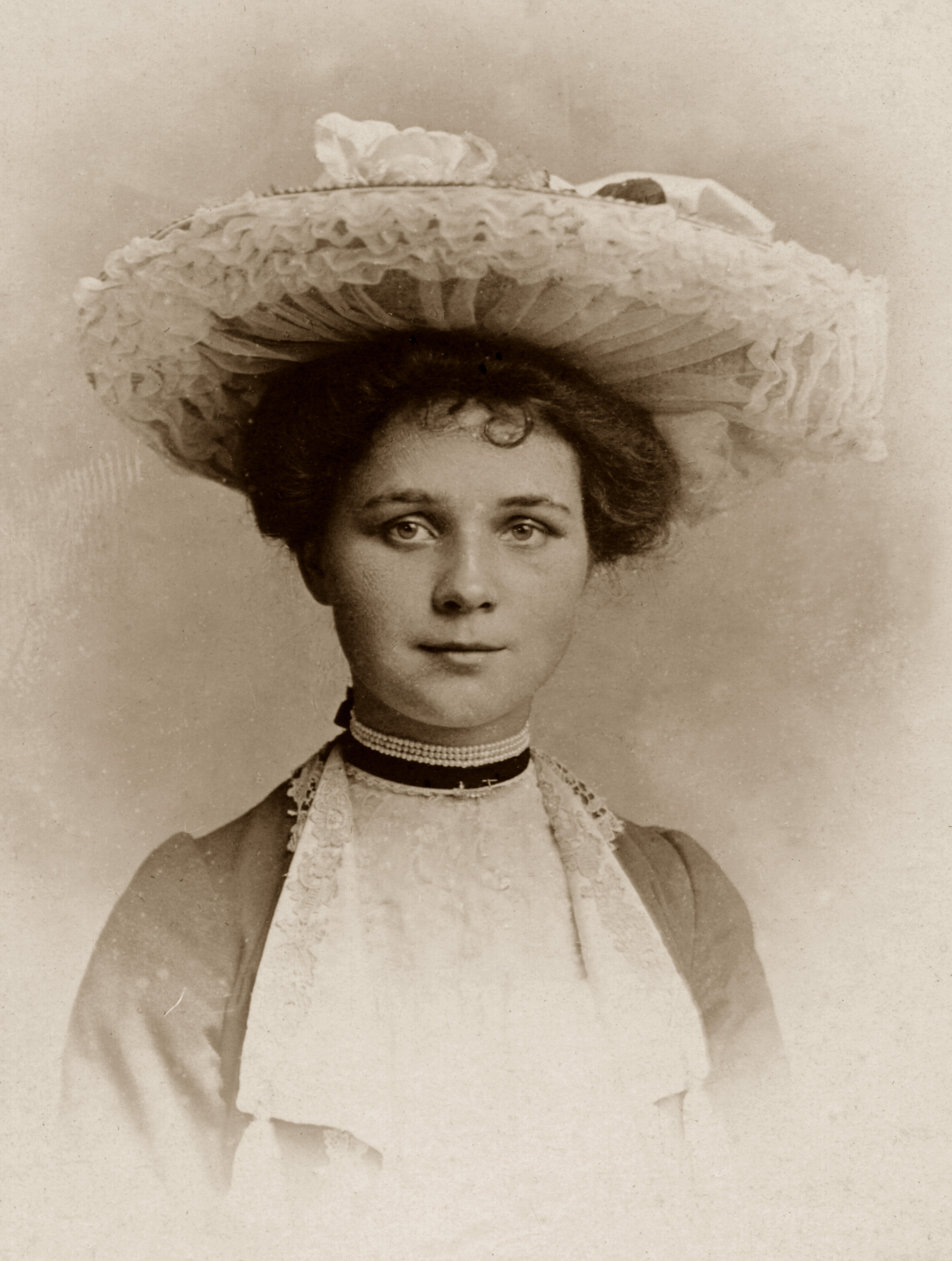 Winifred Fanny Harvey, formal Edwardian portrait in a large hat